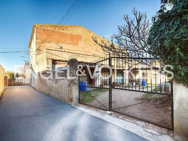 Casa en venta en calle Muga, Peralada, de 648 m² 4 habitaciones por 470.000