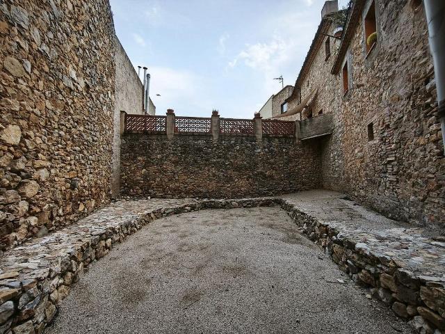 Casa en venta en calle Salvetat, Terrades, de 175 m² 3 habitaciones por 150.000