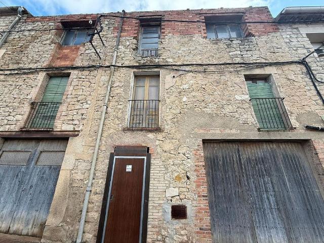 Casa en venta en carretera De Tarragona, Vinaixa, de 175 m² 4 habitaciones por 74.000