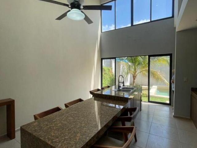 VILLA EN VENTA EN CHELEM PUERTO, YUCATÁN
