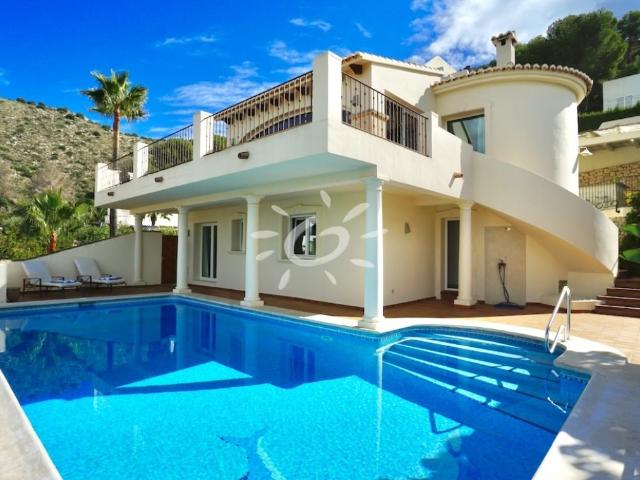 Villa en venta en El Portet, Moraira – Vistas abiertas y al. 265m² Moraira