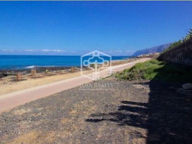 villa en Venta en Guia De Isora. UEBZ T1176
