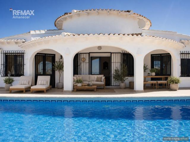 Villa en venta en Monte Pego con piscina privada y vistas panorámicas