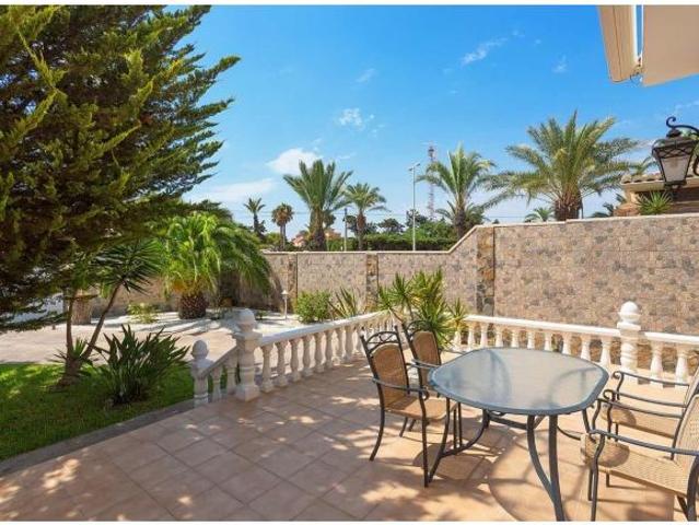 Villa en Venta en Orihuela Costa, Alicante