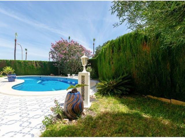 Villa en Venta en Orihuela Costa, Alicante