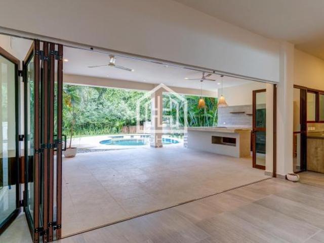 Villa en venta en puerto aventuras de 4 habitaciones y 3.5 baños residencial premiun