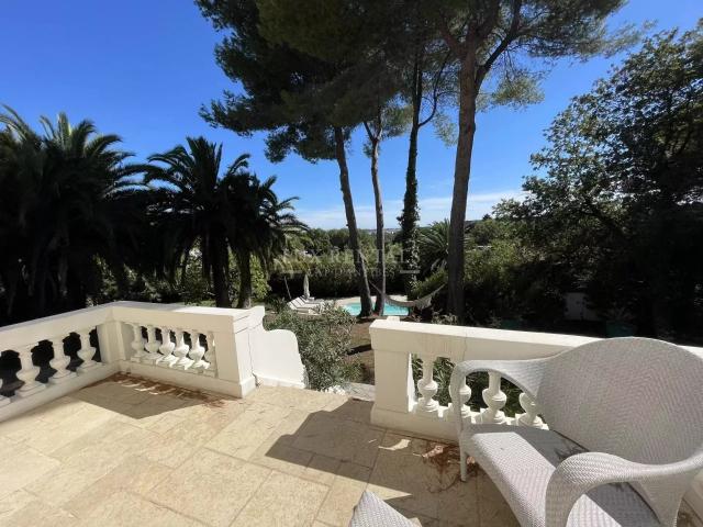 Villa en vente à Antibes dans un quartier résidentiel 274m² Antibes