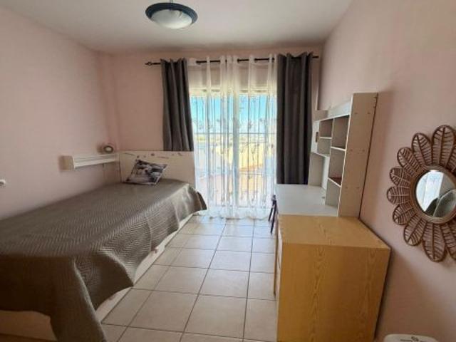 VILLA EN ALBIR CON PARKING PRIVADO Y PISCINA