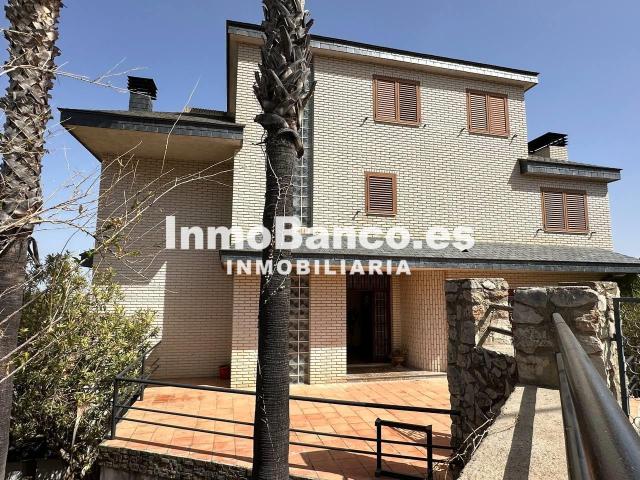 Villa en alquiler Chiva