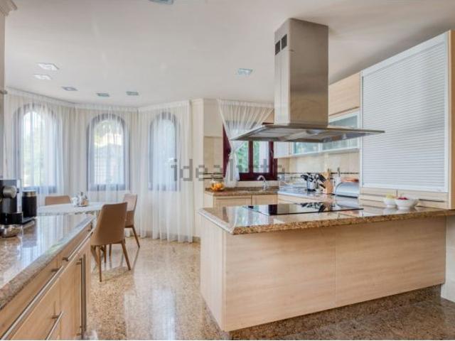 Villa en Alquiler en Benahavís, Málaga