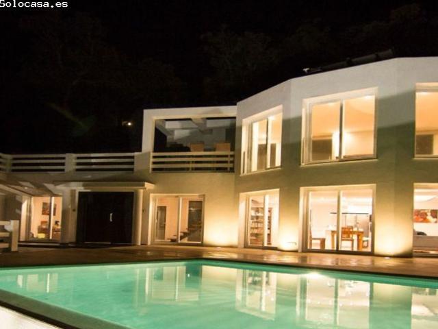 Villa en Alquiler en Coristanco, Málaga
