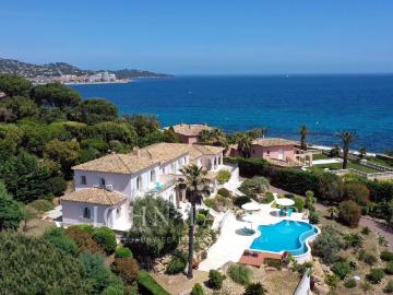 Villa en bord de mer avec vue à 180° sur le Golfe de Saint Tropez