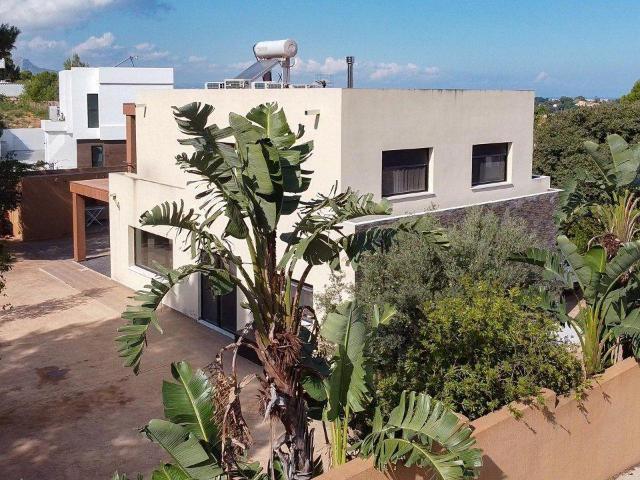 Villa en Dénia, en un terreno de mas de 800m2 de 200m2 const. 200m² Dénia