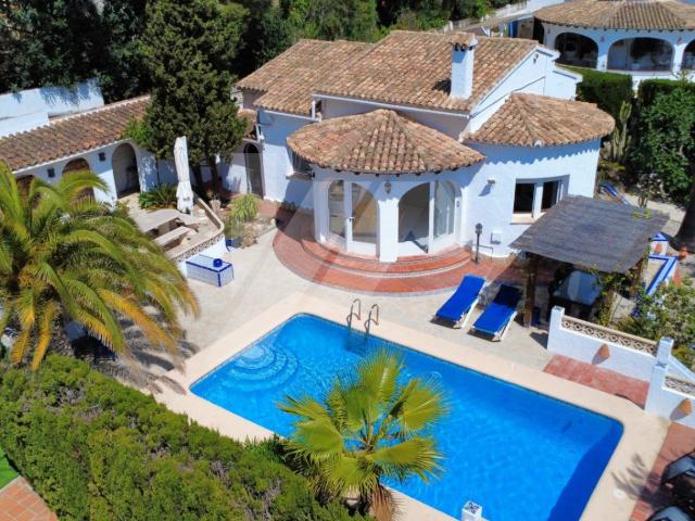Villa en venta en Benitachell, cerca de Moraira.Ubicada en l. 101m² Benitachell