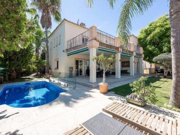Villa en Guadalmina Alta: Su elegante oasis en Marbella