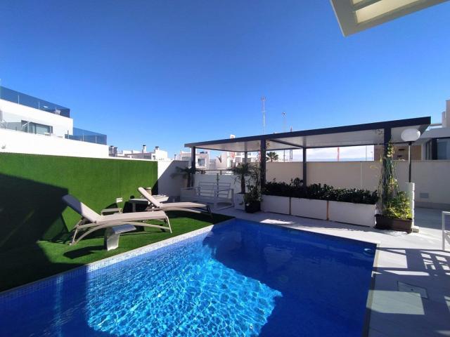 Villa en Orihuela Costa zona Lomas de Cabo Roig, 131 m. De s. 131m² Orihuela Costa