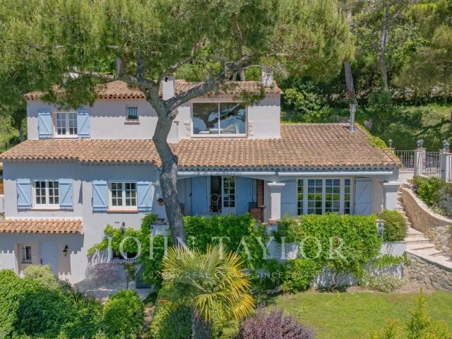 Villa en parfait état à EZE 236m² Eze
