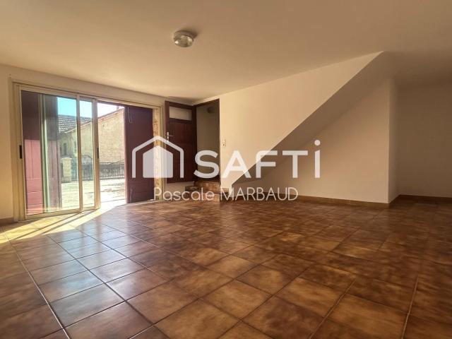 Villa en pierre 90 m², deux chambres, cour, parkings