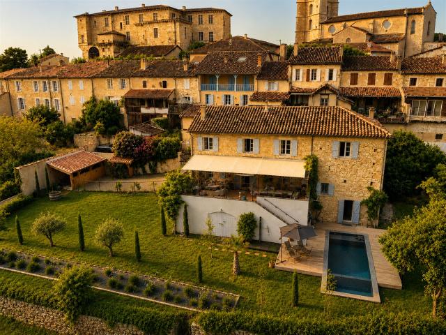 Villa en pierre avec piscine à débordement 245m² Lavardens