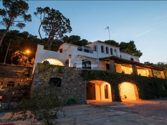 Villa en primera línea con acceso directo al mar y vistas pa. 480m² Palafrugell