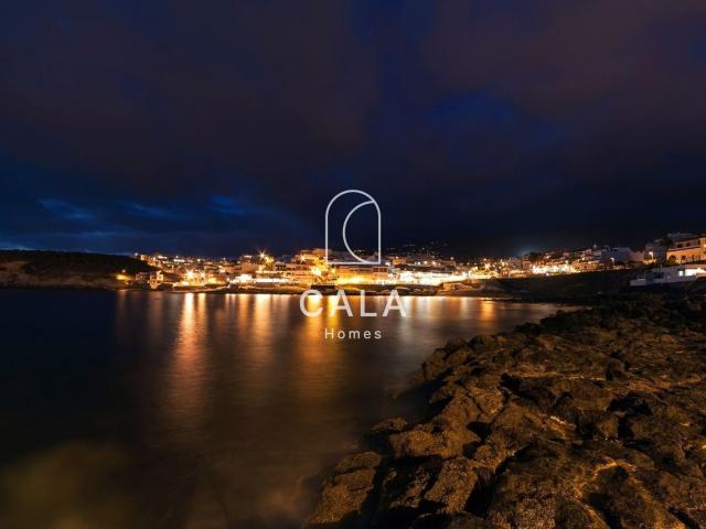 Villa en Primera Línea de Mar en La Caleta 315m² La Caleta