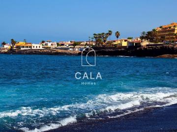 Villa en Primera Línea de Mar en La Caleta 315m² La Caleta