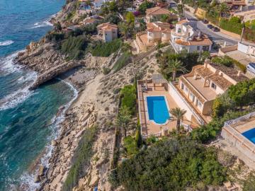 Villa en primerísima línea de mar, orientada al sur y a poca. 0m² El Campello