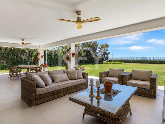 Villa Encanto: Beachfront Mediterranean villa in Guadalmina Baja