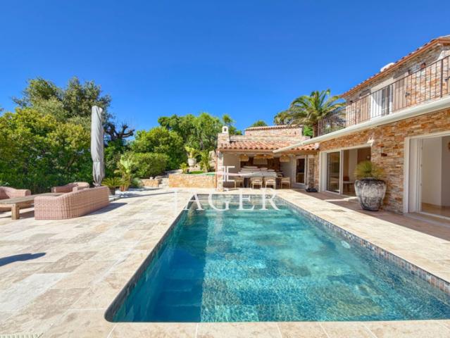 Villa entièrement rénovée avec vue mer panoramique !