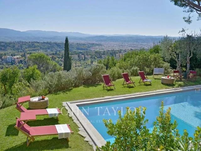 Villa Esclusiva con Piscina a Firenze