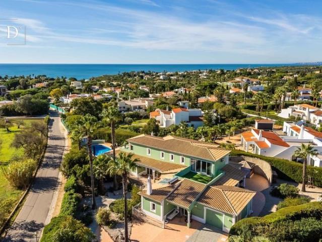Villa espetacular em uma das áreas mais cobiçadas de Carvoei. 495m² Lagoa e Carvoeiro