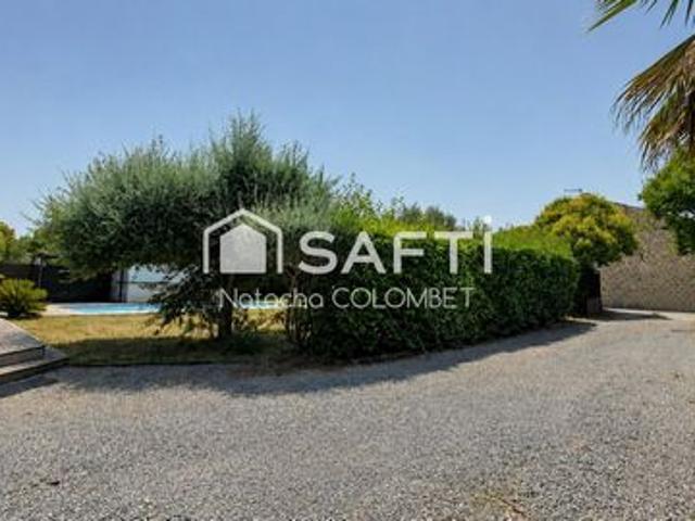 Villa esprit vacances plain pied, piscine et sans vis à vis