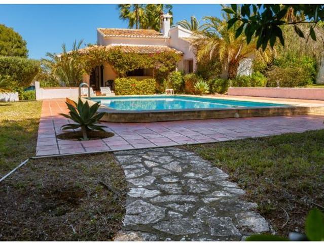 Villa estilo Mediterranea en Tosalet