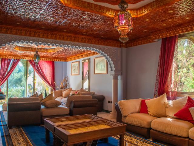 Villa estilo palacio nazarí en Cala de Mijas – Lujo, historia y ubicación privilegiada