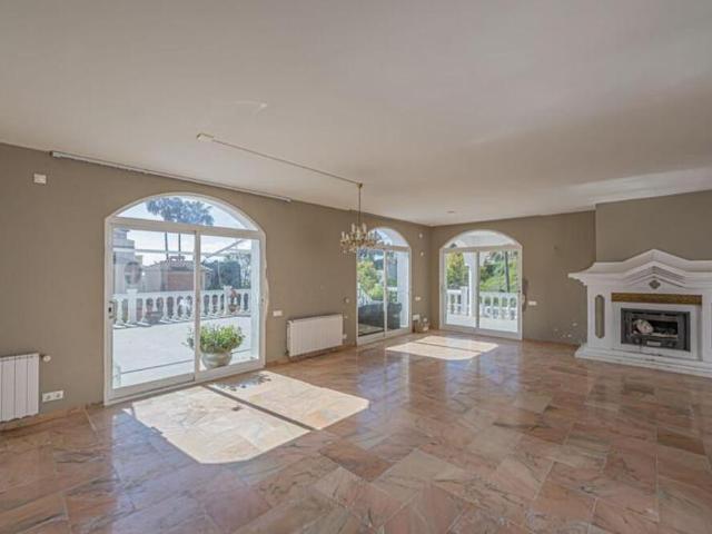 Villa exclusiva con un increíble potencial de renovación en El Paraíso