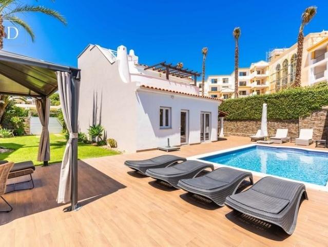 Villa exclusiva à venda com piscina e garagem em Santa Eulál. 190m² Albufeira e Olhos de Água