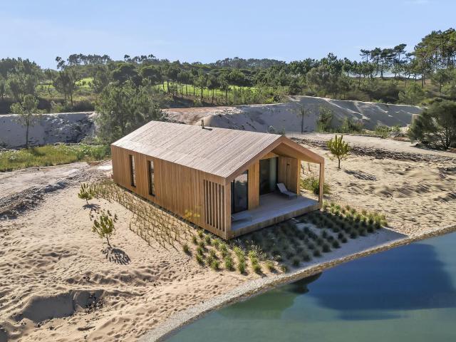 Villa Exclusiva de 2 Quartos: Luxo à Beira do Lago 92m² Vau