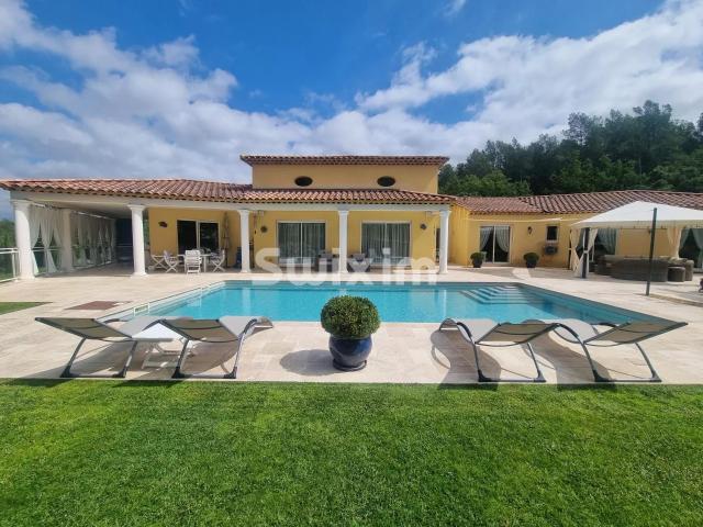 Villa F6 sur 1hectare de terrain avec piscine 190m² Les arcs