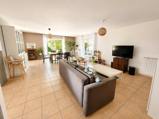 Villa familiale 139 m2 Environnement privilégié à Saint Genès l’Enfant