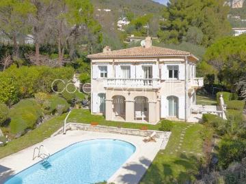 Villa familiale au calme avec vue dégagée et mer à l'horizon 223m² Vence