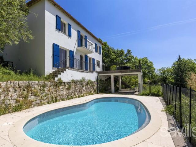 Villa familiale avec vue mer et village 131m² Châteauneuf Grasse