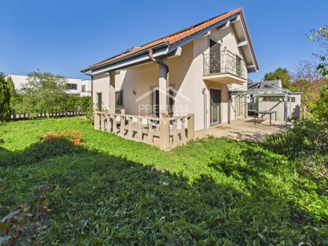Villa familiale avec jardin