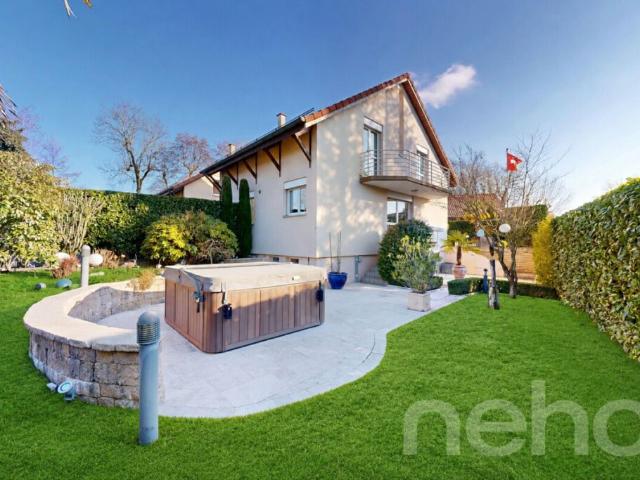 Villa familiale avec jardin arboré et jacuzzi à Founex