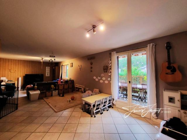 BAISSE DE PRIX Marcellaz Albanais Villa familiale lumineuse avec jardin et sous sol complet