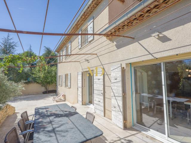Villa familiale avec piscine et vue sur le Luberon à Apt 170m² Apt
