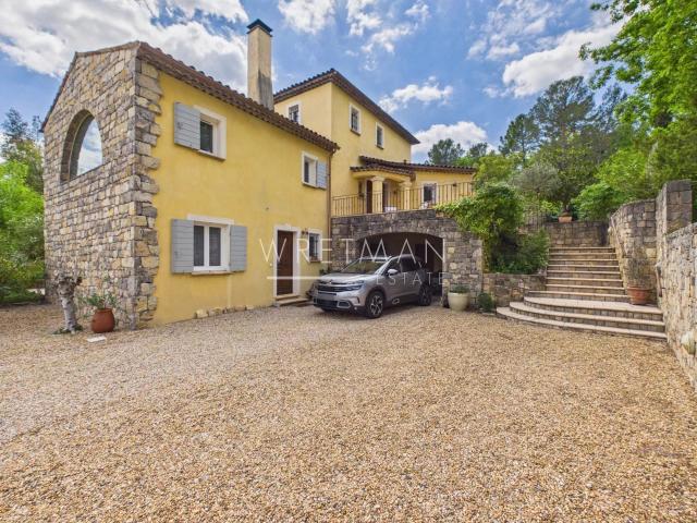 Villa familiale avec studio et piscine Fayence 260m² Fayence