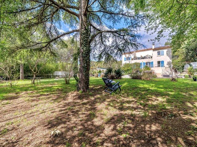 Villa Familiale dans son Ecrin de Verdure