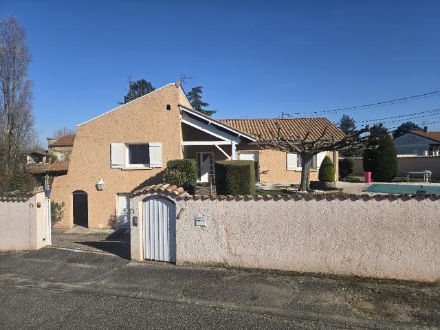 Villa familiale de 115 m2 hab.+ annexes sur Terrain de 980 m2 avec piscine 69630 Chaponost