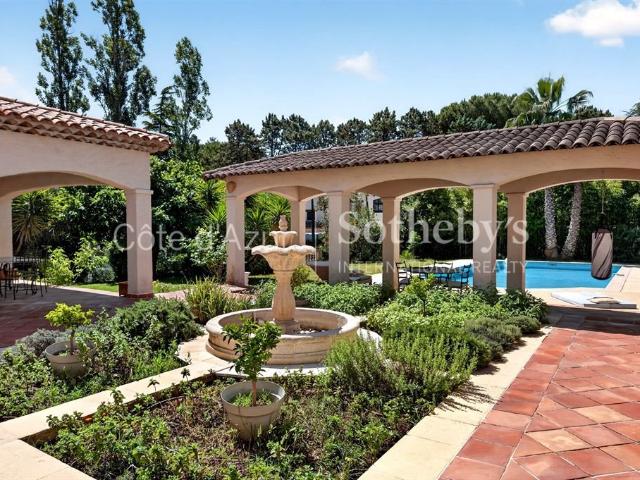 Villa familiale de charme proche Valbonne et écoles internat. 277m² Mouans Sartoux