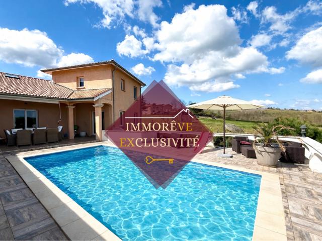 Villa familiale lumineuse 182 m2 habitables 4 chambres, avec piscine et prestations complètes Terrain de 936